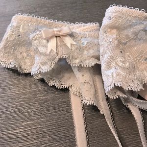 VICTORIA’S SECRET Dream Angels Garter Belt Silvery Rhinestone med / L